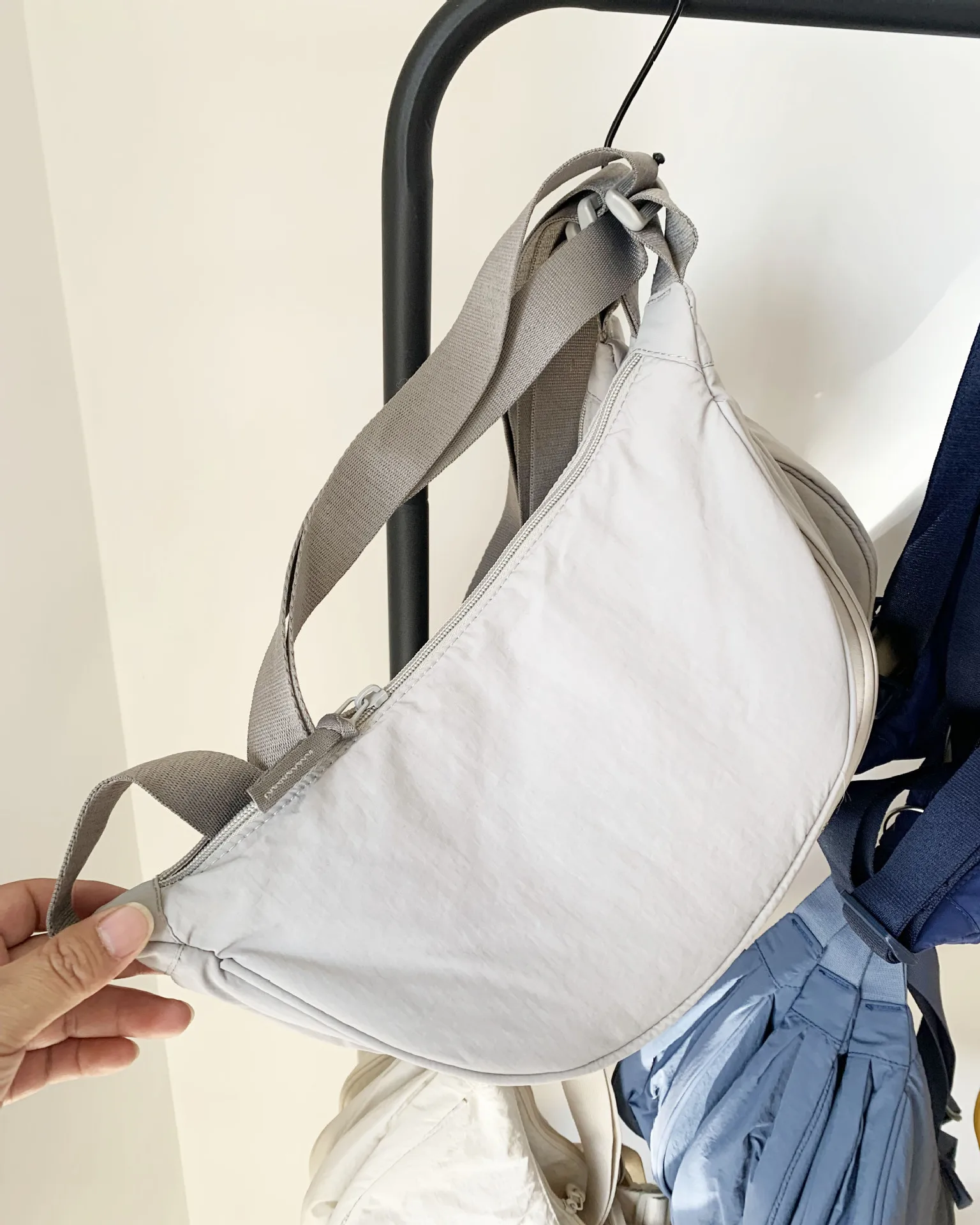 Leichte Nylon-Halbmond-Umhängetasche mit Verstellbarem Breitem Riemen, Schultertasche für Frauen, Tägliche Einkaufs- und Reisehandtasche – Detail 21
