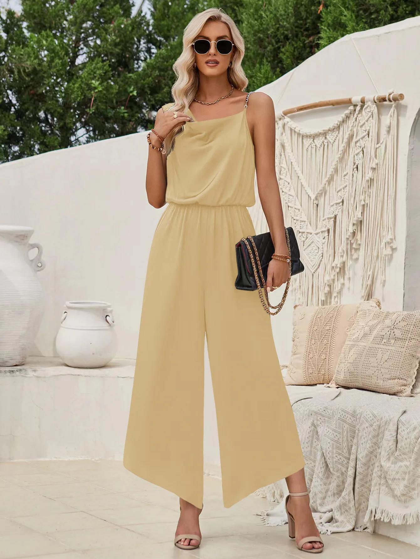 

Elegant solid-color dress