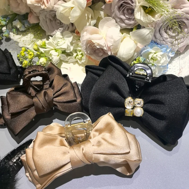 Elegante Große Satin-Haarspange mit Perlen und Strass Luxuriöse Damen-Haaraccessoires Modische Haarklammern Riesige Haarspange