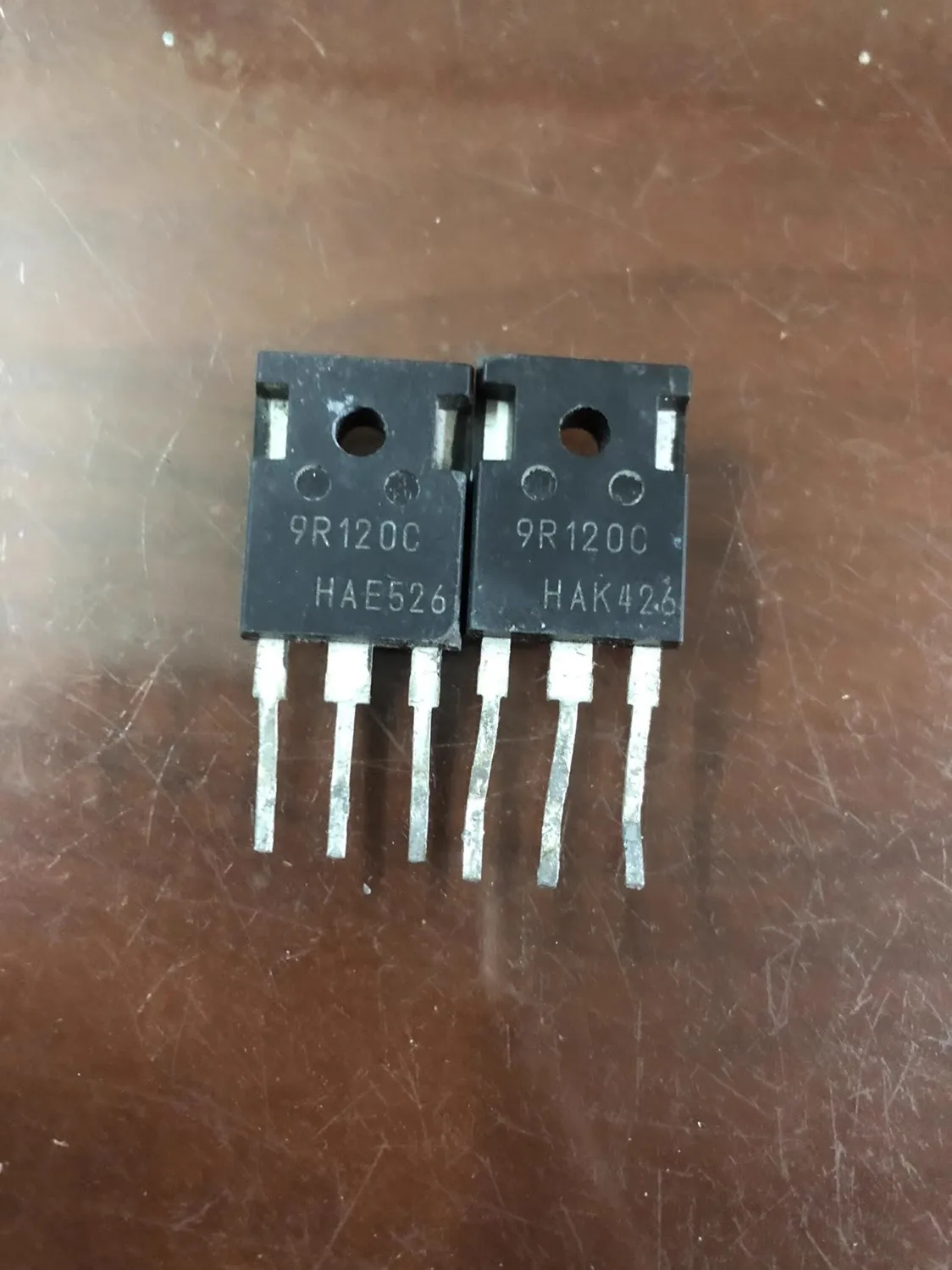 

Б/у оригинальные 10 шт. 9R120C 9R1K0C 9R1K2C 60C7180 IPW60R060P7 IPW60R180C7 IPW90R1K2C3 IPW90R1K0C IPW90R120C3 9R1KOC TO-3P