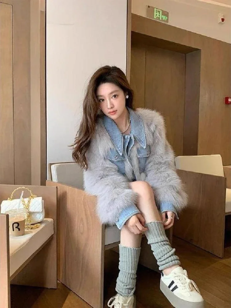 سترة نسائية شتوية من قماش الدنيم الصناعي الهجين سترة قصيرة سترة صغيرة منتفخة معطف أبيض من الفرو الدنيم بياقة جيب