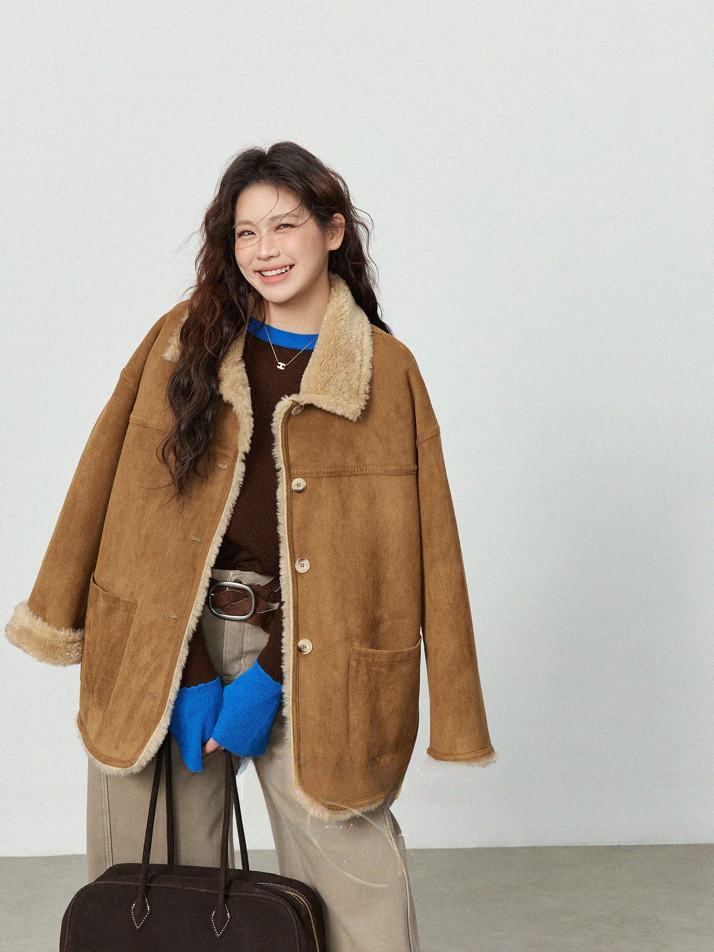 

Женская двусторонняя куртка больших размеров из меха и кожи, зимняя теплая утолщенная свободная модная верхняя одежда/короткая куртка