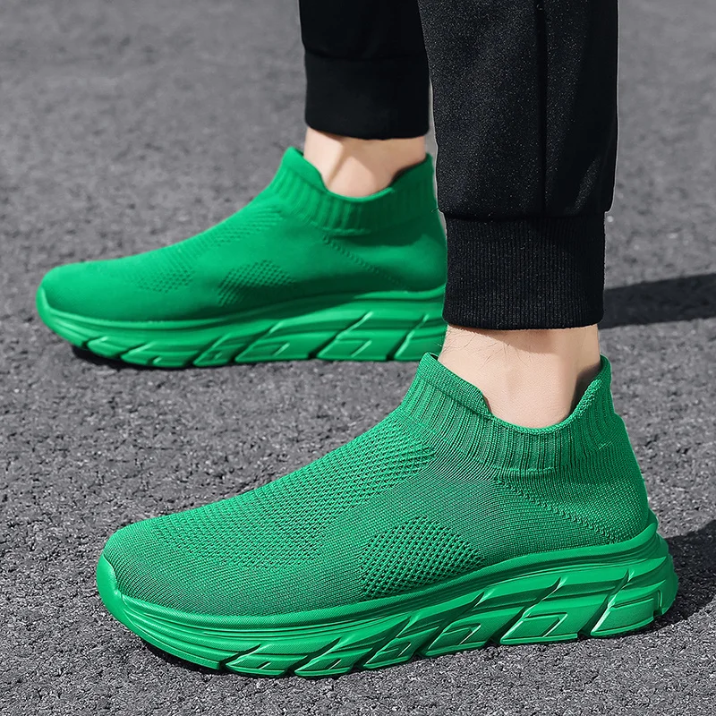 Venda quente barato tênis masculino moda verde tênis de corrida feminino meias respiráveis sapatos deslizamento-on leve unisex sapatos esportivos