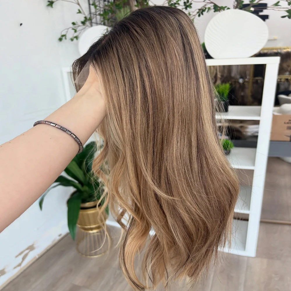Honigblonde, braun melierte Lace-Front-Perücke im Schulterwellen-Stil für Damen, hitzebeständige synthetische Cosplay-Perücke für den täglichen Gebrauch