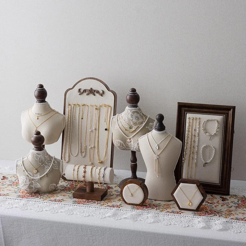 Luxury Necklace Display Portrait Model Wooden Window Jewelry Displays Rack Counter Bracelet Ring Organizer Display Props