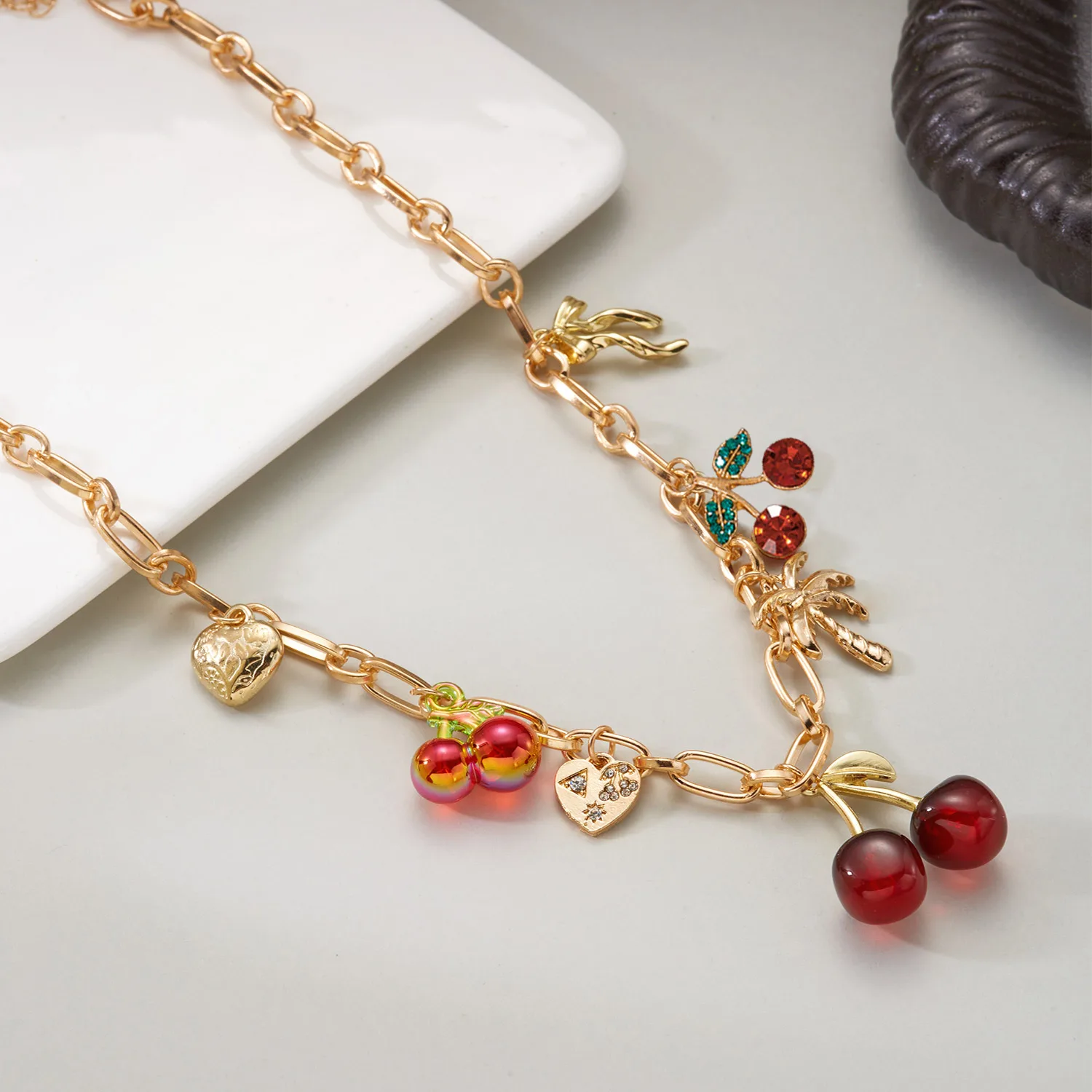 2026 Mode Charme Kirsche Herz Anhänger Halskette für Frauen Rote Erdbeere Bogen Perle Schlüsselbein Kette Ästhetischen Partei Schmuck – Detail 2