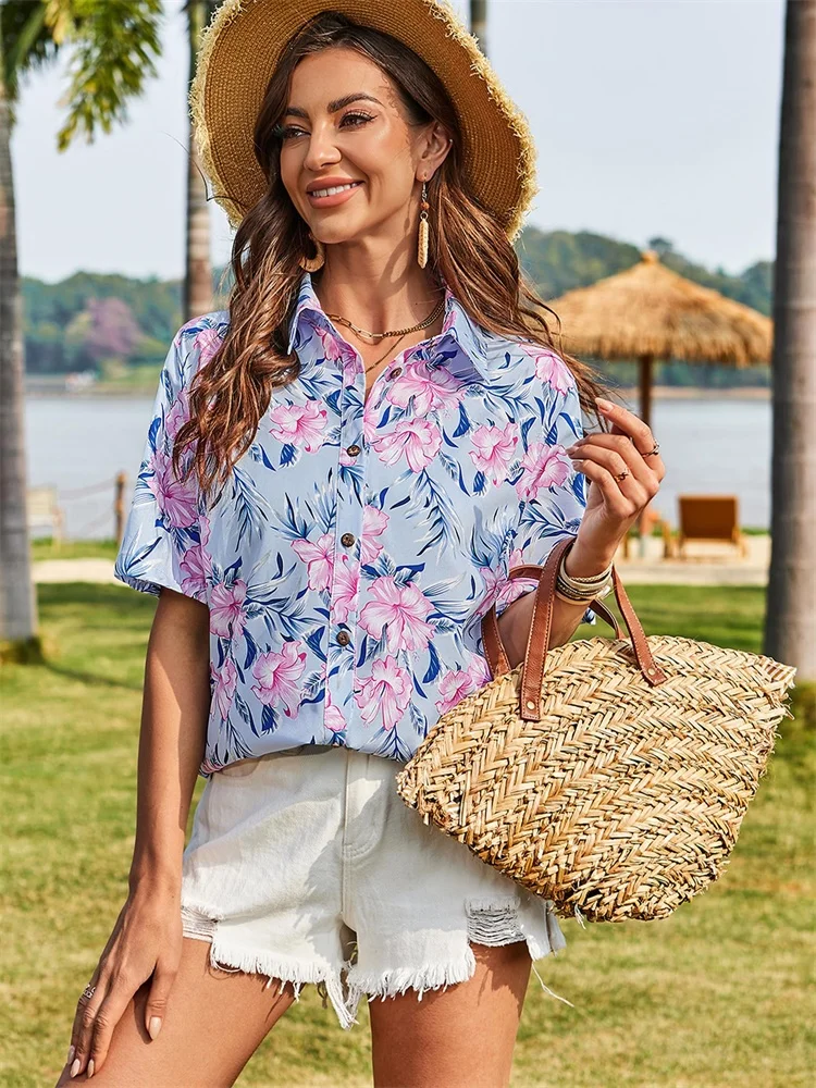 Новинка 2025 года: женская рубашка с короткими рукавами и яркими цветочными принтами — модные и повседневные летние каникулы.