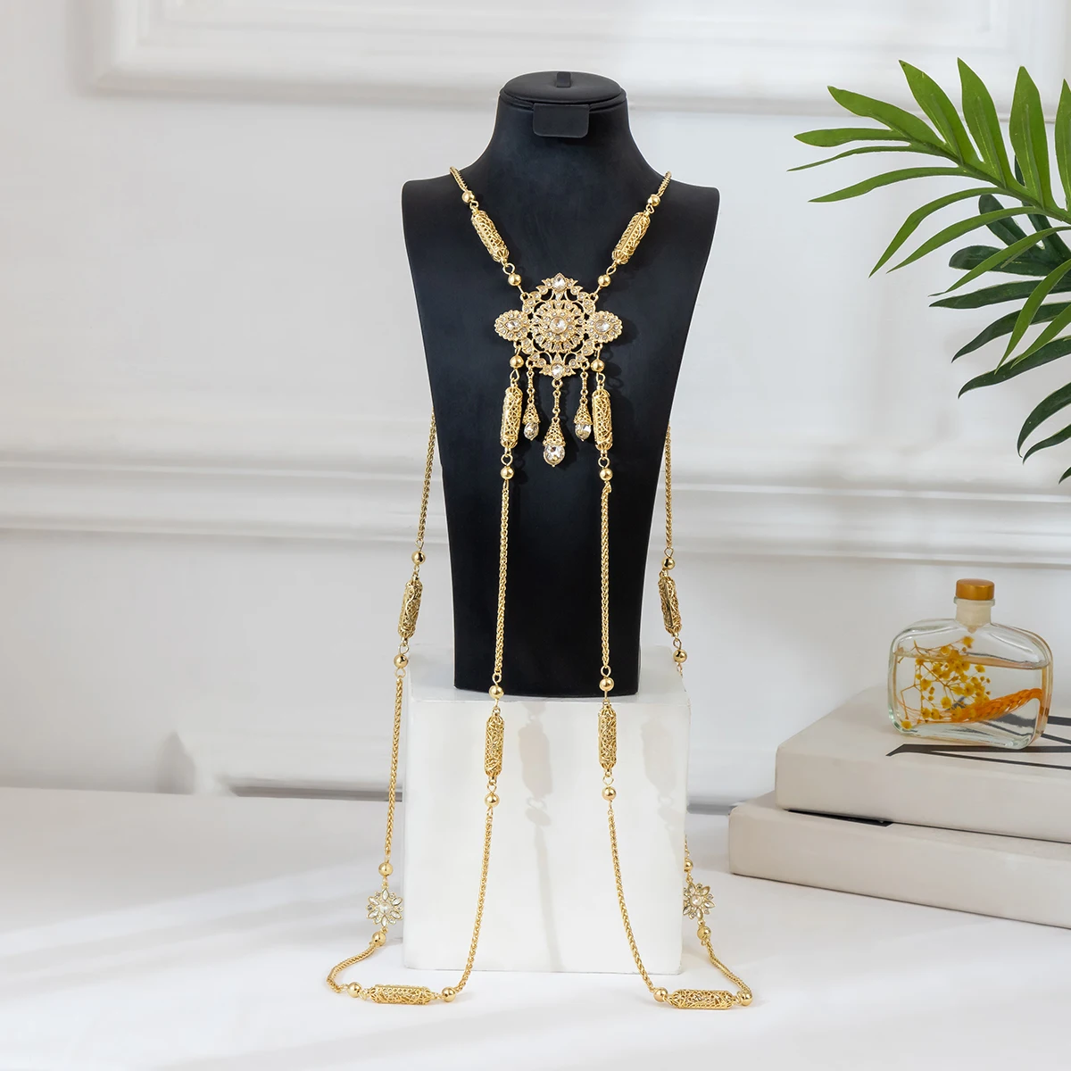 A Kraft Bridal Shoulder Chain Jewelry With Carved Metal Pattern Handmade Arabic Gorgeous Wedding Dress Body Chain In Middle East