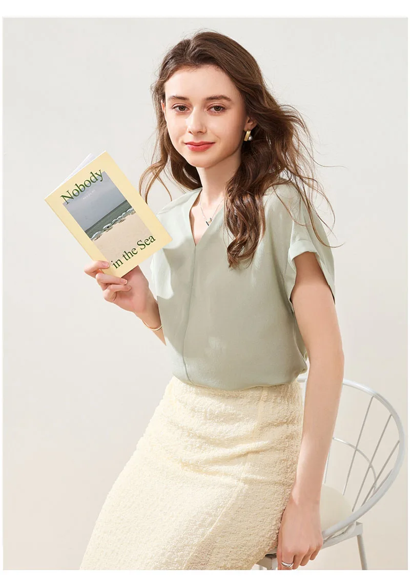 100% Silk Women's T-shirt - Spring and Summer Simple Style V-neck T-shirt for Outdoor Leisure, Comfortable and Cool Top