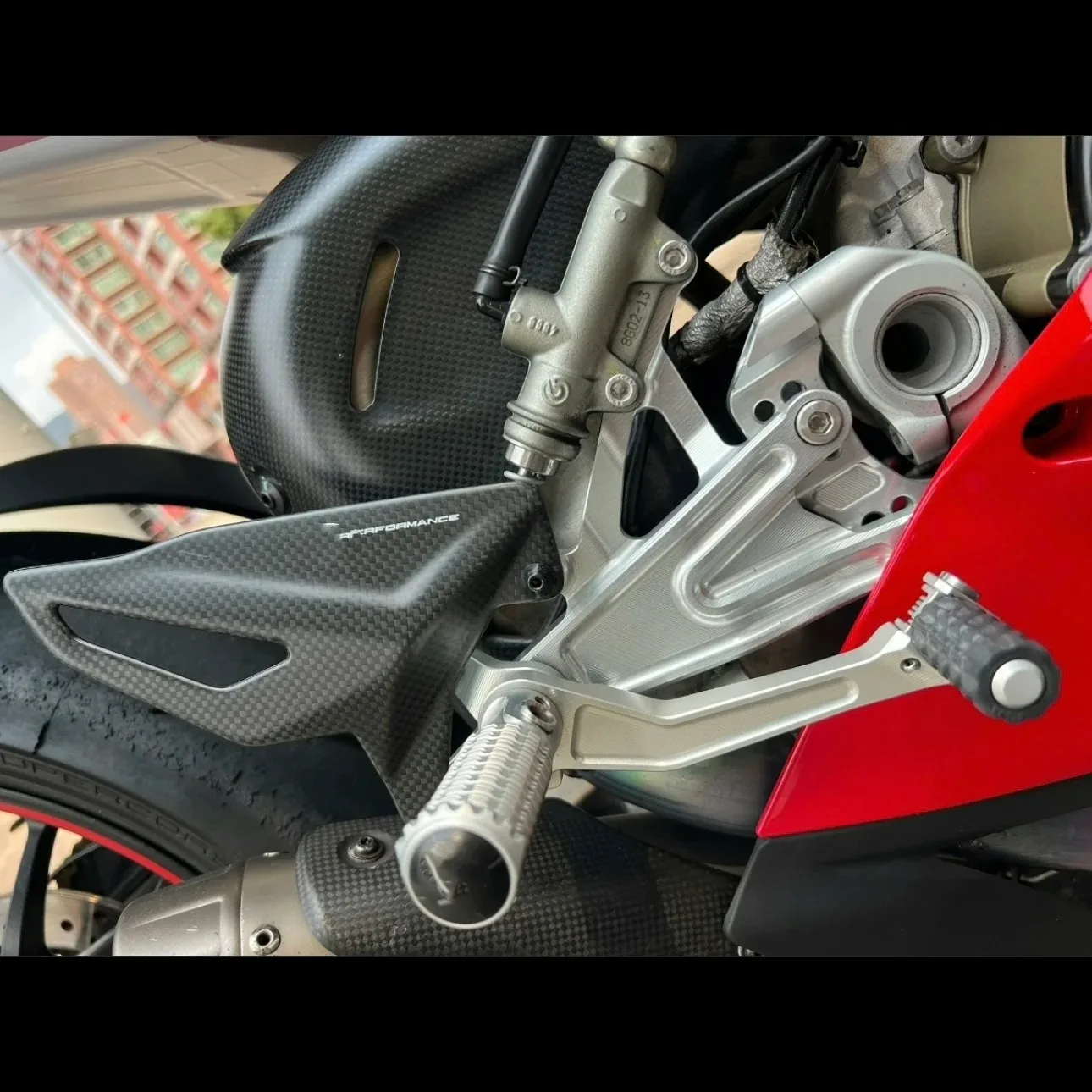 Carbon Fiber Heel Guard Protector For DUCATI Panigale V4/S/R Streetfighter V2 V4 / S 2018-2024 Foot Wing Rearset Accessories