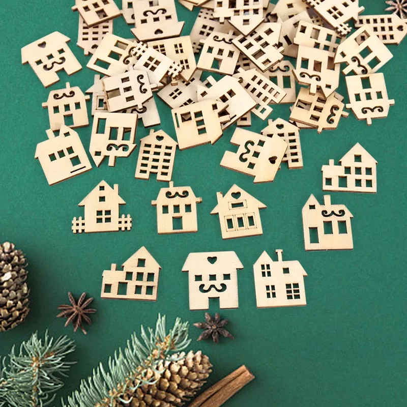 50pcs 크리스마스 천연 나무 칩 집 모양 Chrismas 트리 매달려 장식 Navidad Decors 펜던트 크리스마스 DIY 공예 액세서리