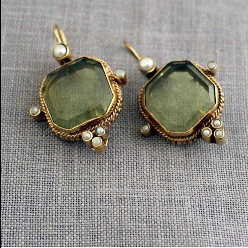 Retro Creative Golden Edging Geometry Hexagonal Green Crystal Imitation Pearl Dangle Earrings for Women Fashion Charm Jewelry