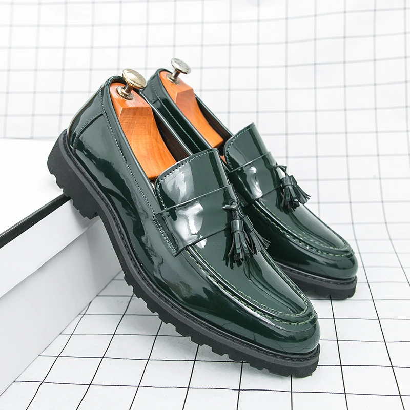 

Мужские лоферы больших размеров, 2025 г., лакированная кожа на толстой подошве с кисточками, глянцевая деловая кожаная обувь без шнуровки, новая мужская обувь