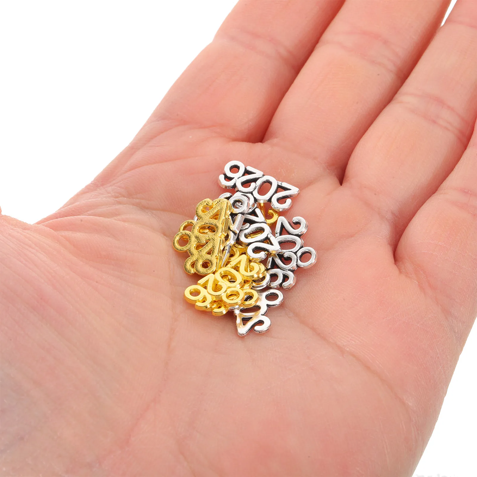 

100Pcs Alloy 2026 Year Signet Charms Pendants DIY Necklace Bracelet Keychain Metal Findings Graduation New Year Jewelry Making