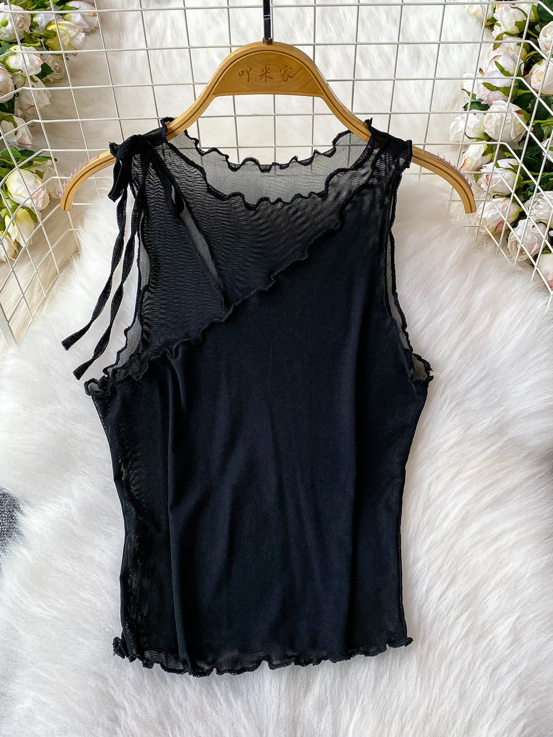 Pure Desire Sexy Thin Lace round Ne Svel Vest Women's Summer Design Sense Belted Wood ain  Slimming Top