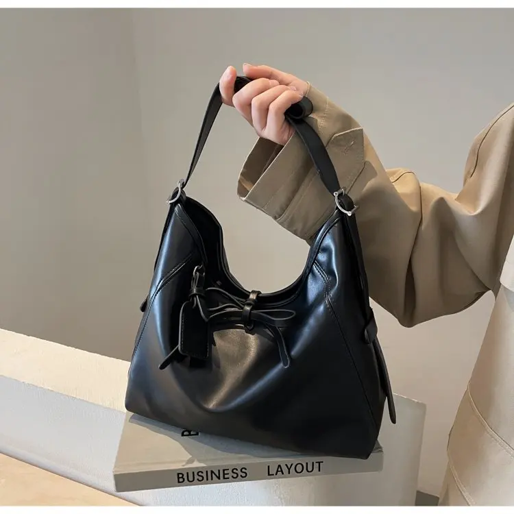 

2025 Autumn 733 New Shoulder Messenger Tote Bag Large Capacity Commuter Bag Simple and Fashionable Armpit Bag