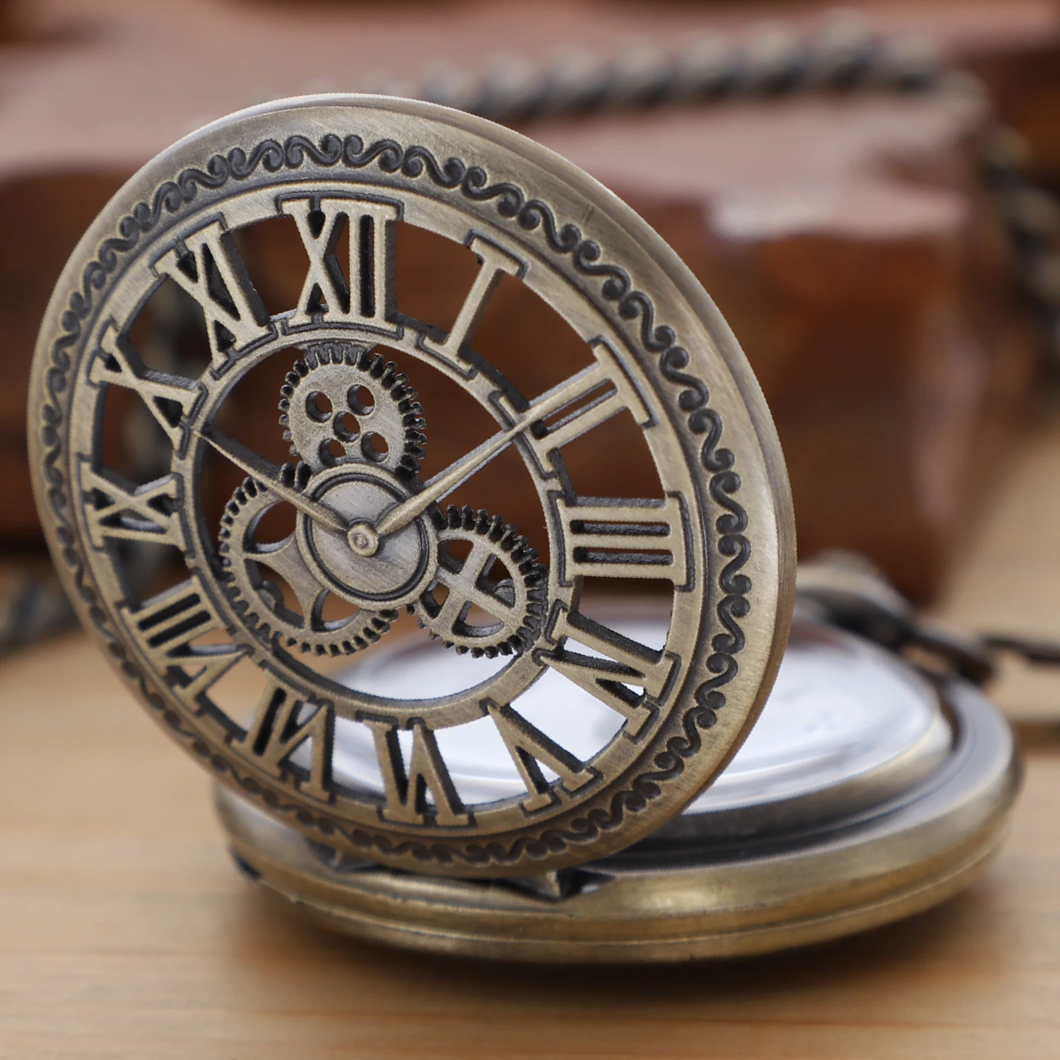 Orologio da taschino al quarzo retrò con ingranaggi cavi in bronzo Orologio da taschino da taschino con collana vintage da uomo Orologio da donna retrò squisito Relógios