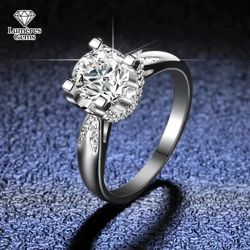 

Luxury 18K White Gold Ring With 1Ct Round Diamond Moissanite - Ideal Anniversary & Wedding Band For Women