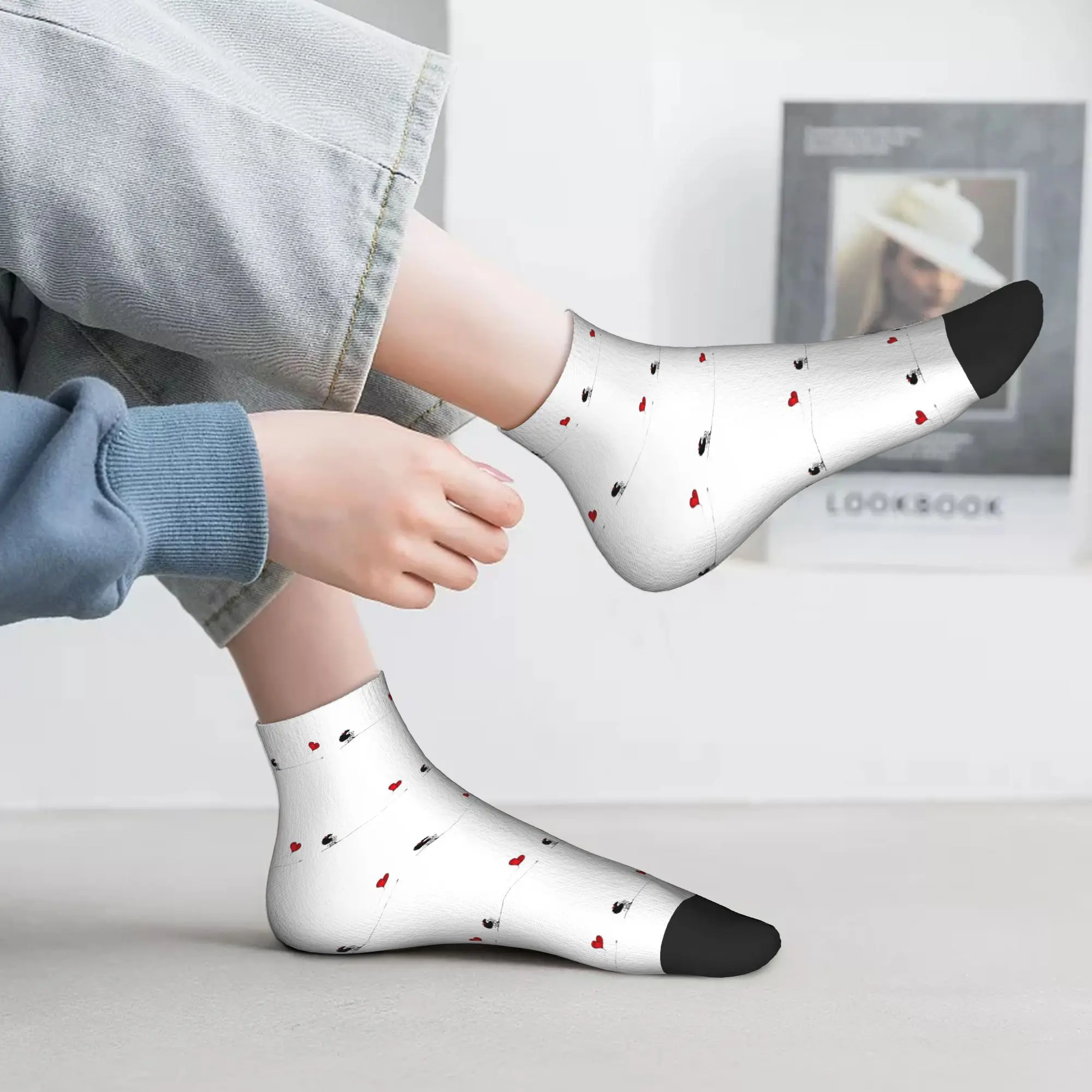 

All Seasons Mafalda Balloon Heart Socks Harajuku Sweat Absorbing Crew Socks Funny Stockings for Men Women Gifts