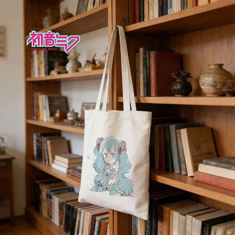 

Коллекционная холщовая сумка-шоппер Chibi Hatsune Miku — легкая, экологичная сумка для повседневного использования, незаменимая вещь для любителей аниме