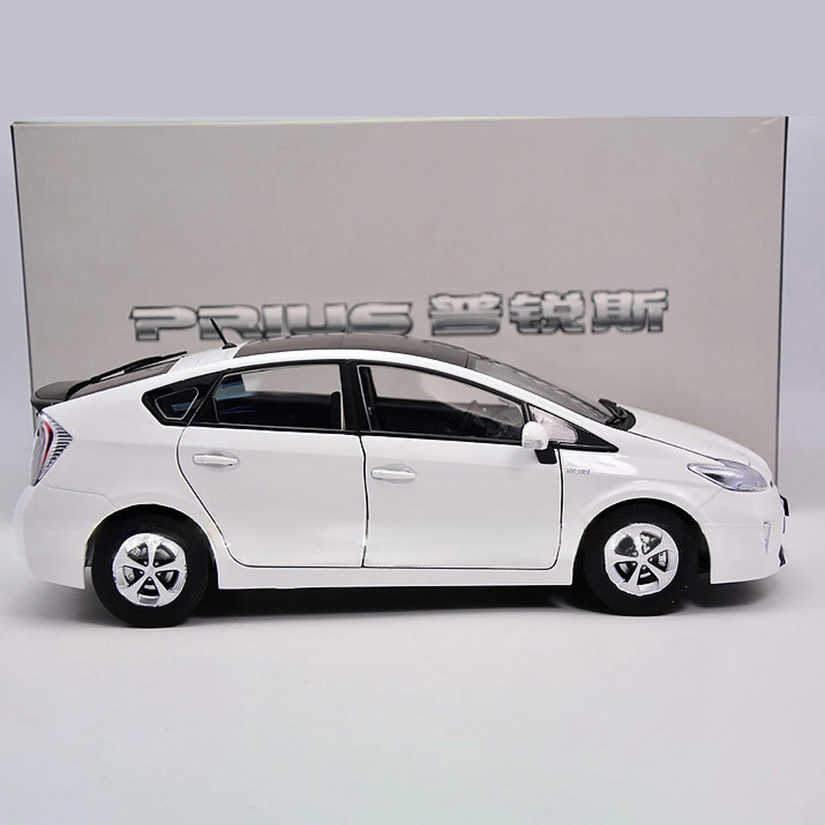 Prius Alloy Miniatures,Metal Die-cast Desktop Ornaments,Car Model,Adult Gift,Collection Display,white,1: 18