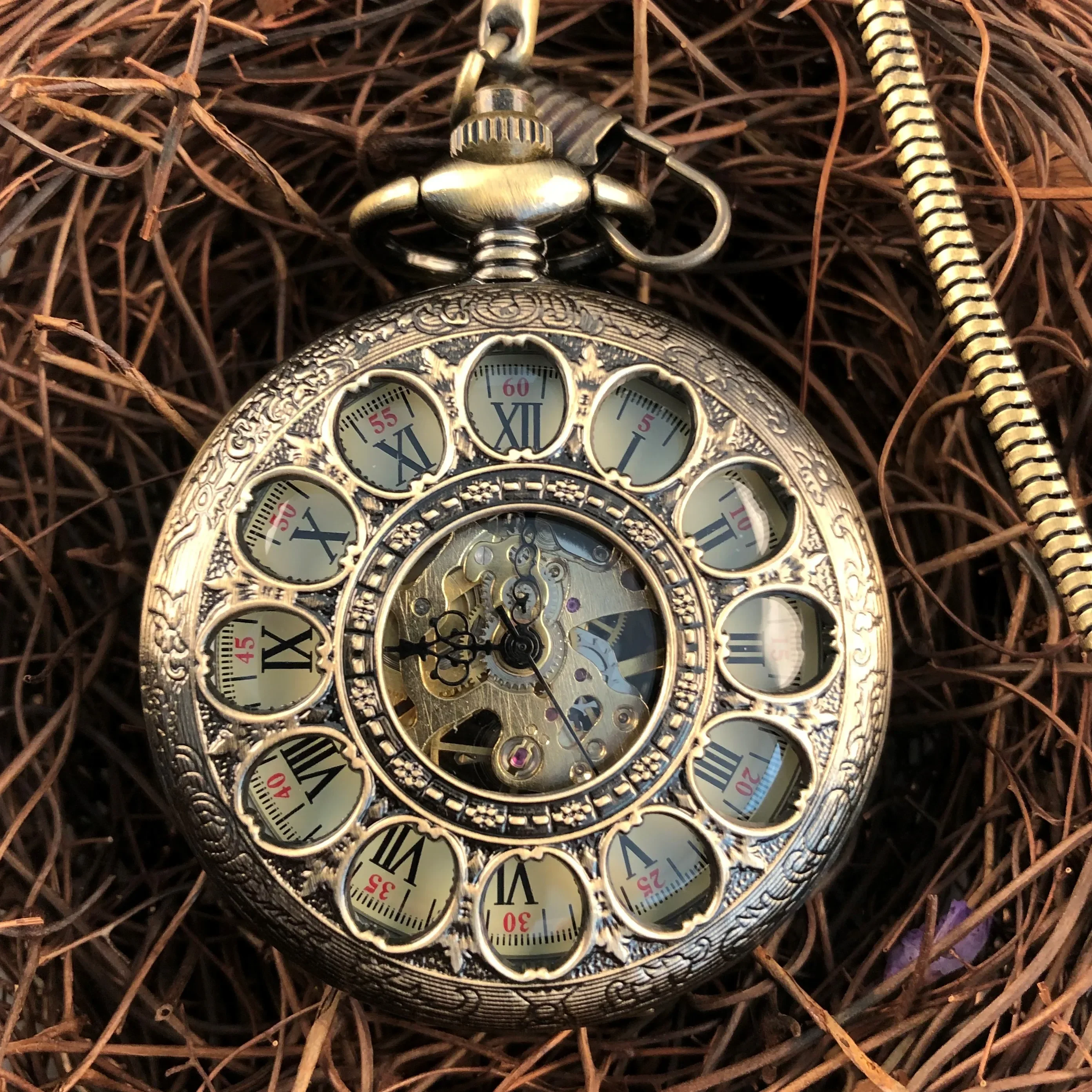 Orologio da tasca meccanico con fiore di zucca cavo in bronzo Squisito ciondolo di lusso Steampunk Orologio da tasca con catena regalo per uomo donna