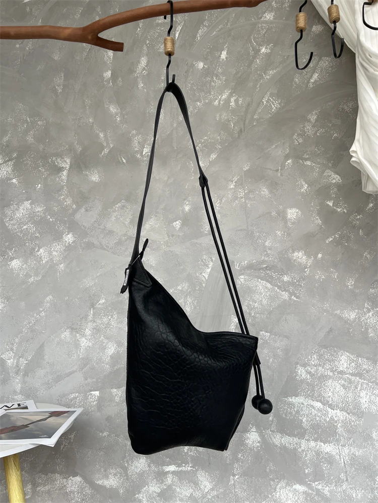 

Modern Neutral Sle Bubble eep Hide Cow Horn Bag Women's Dumpling ape Crossbody Bag Underarm Soft Leather Handbag