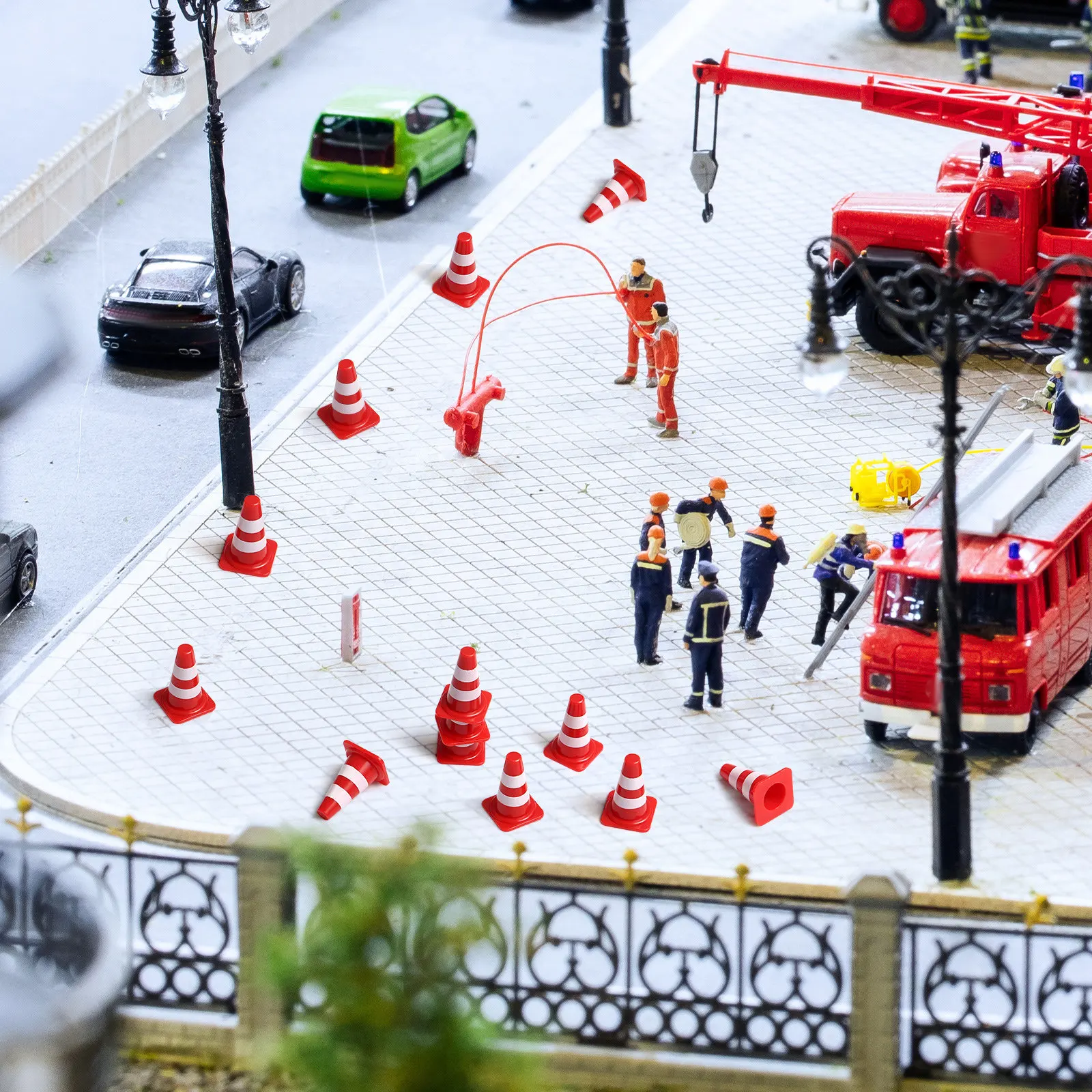 

Mini Roadblocks 50pcs Orange Traffic Cones for Kids Play Plastic Safety Signs Toy Vehicles Accessories Learning Games