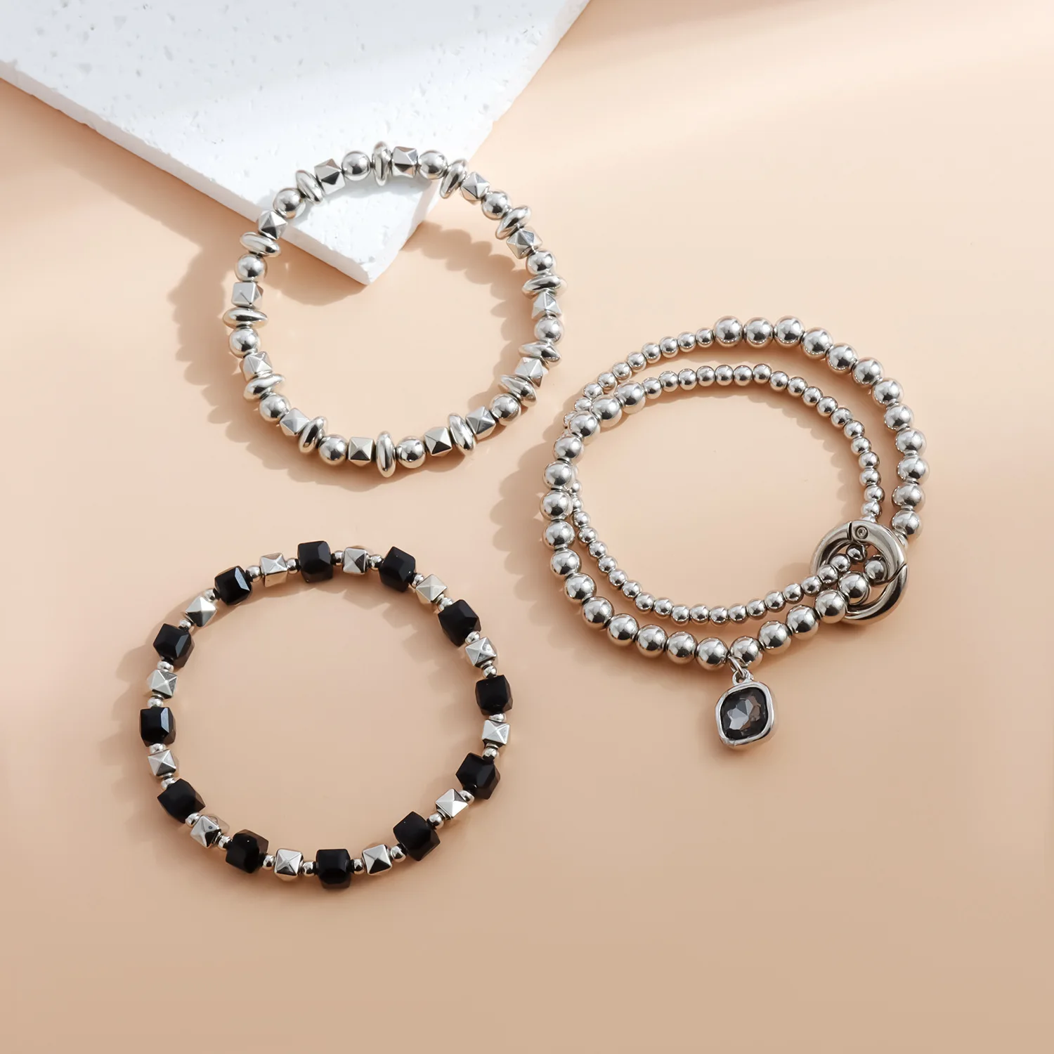Cross border fashion design sense, black diamond elastic bracelet, retro distressed double-layer bead pearl bracelet accessory