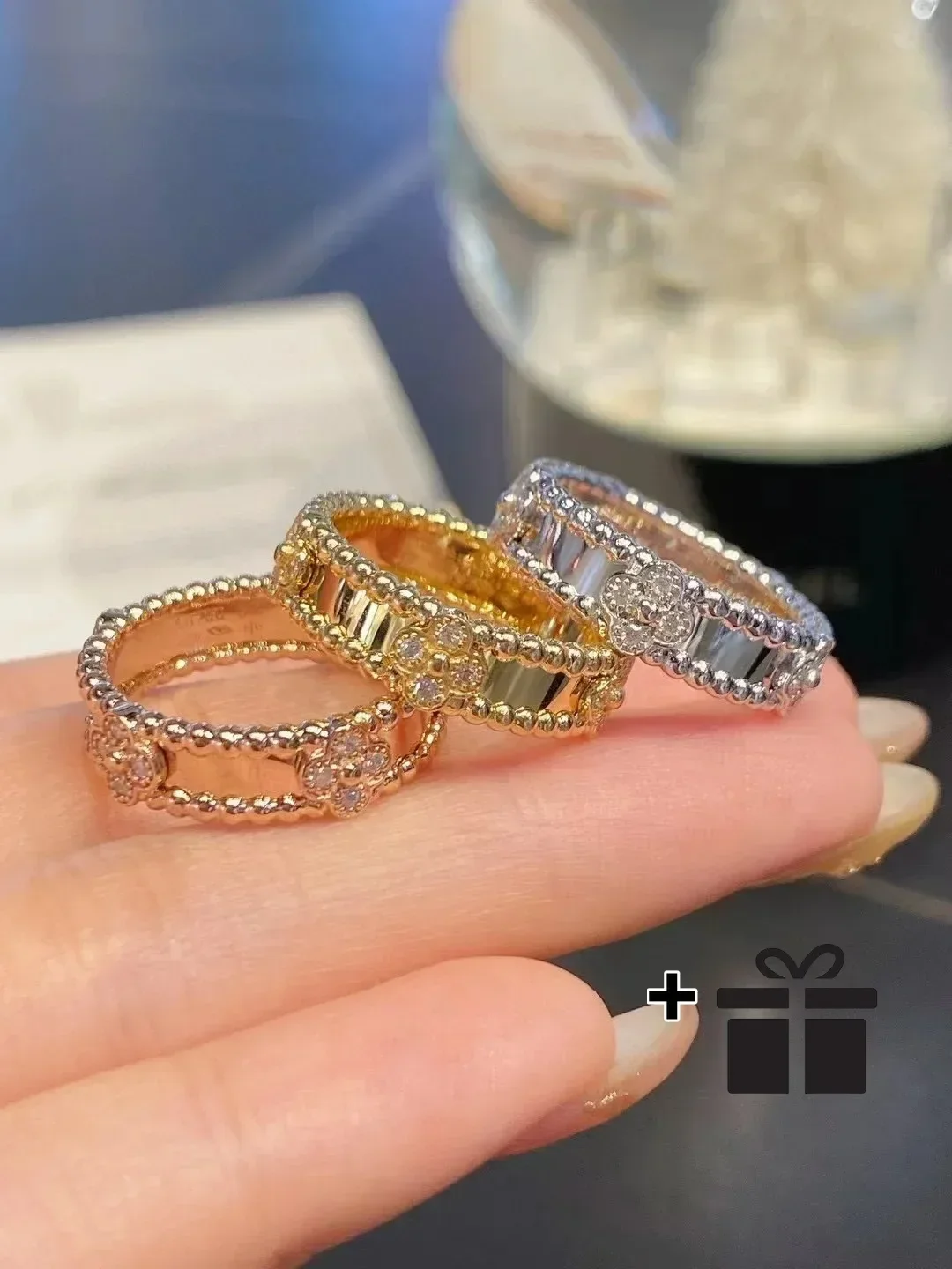 

The high-end women's cross-shaped plum blossom ring is fashionable, simple yet luxurious and elegant, and the style is the same