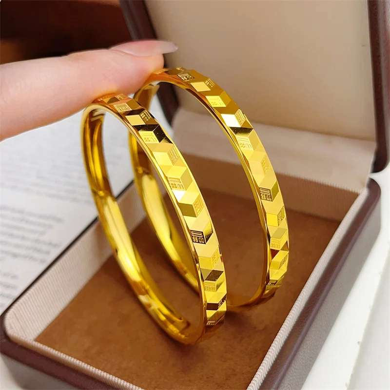 Fashion Unisex 14K Gold‑Plated Stainless Steel Rhombus Laser Bangle, Shimmer Textured Closed Bracelet For Daily Party Wear