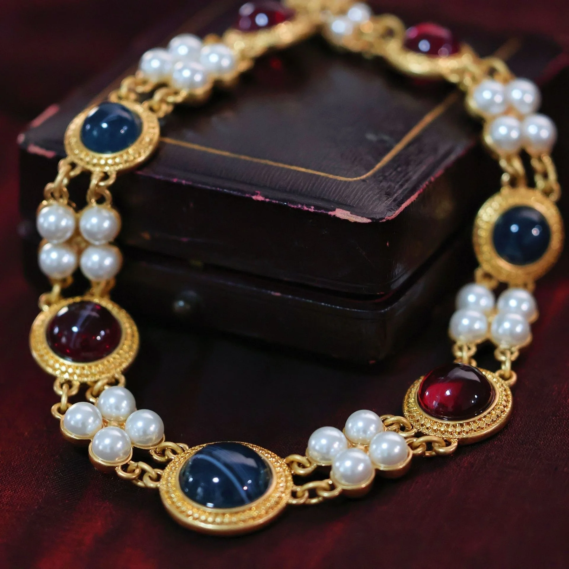 European and American fashion heavy industry vintage medieval haze glass palace style vintage necklace earrings set