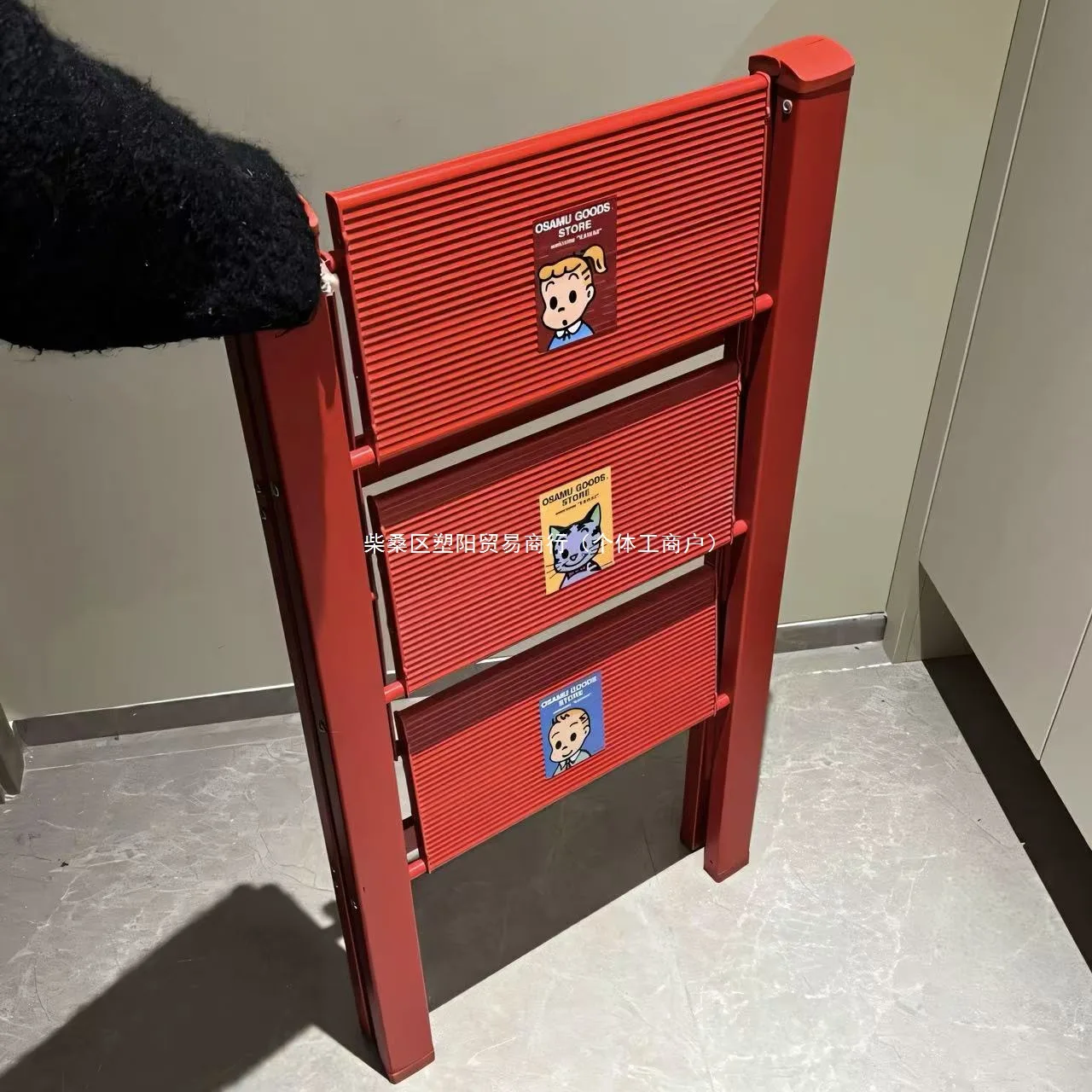 سلم متعرج أصلي يقدم الهدايا، سلم متعرج هووسورمينغ، يتحرك خطوة بخطوة، سلم أحمر للعام الجديد، منزلي قابل للطي #2