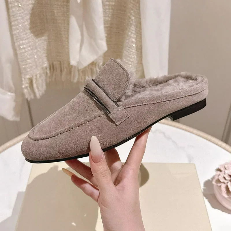Mulas de gamuza de vaca para mujer, forro de felpa, media zapatilla de fondo plano, decoración de cuentas de hilo para otoño e invierno, prendas de vestir exteriores, zapatillas con punta cerrada