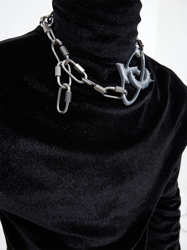 2023 New Original Heavy Metal Lock Necklace Pioneer Punk Frosted To Make Old Neutral Jewelry Party Gifts
