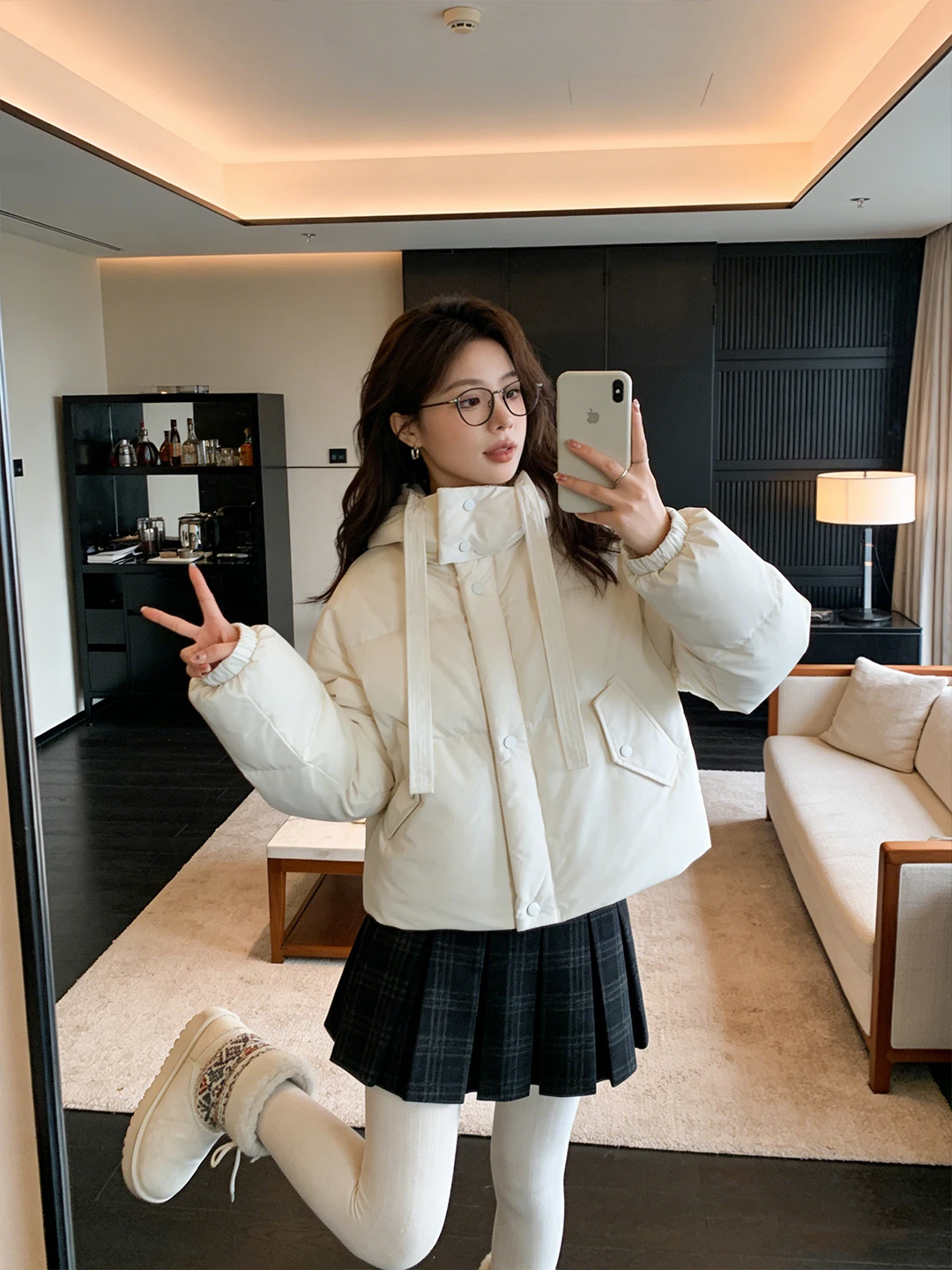 

Модная короткая пуховая куртка с капюшоном: премиальный вид, антивозрастной эффект, корейский стиль, хлопковое пальто, теплое и универсальное для зимы