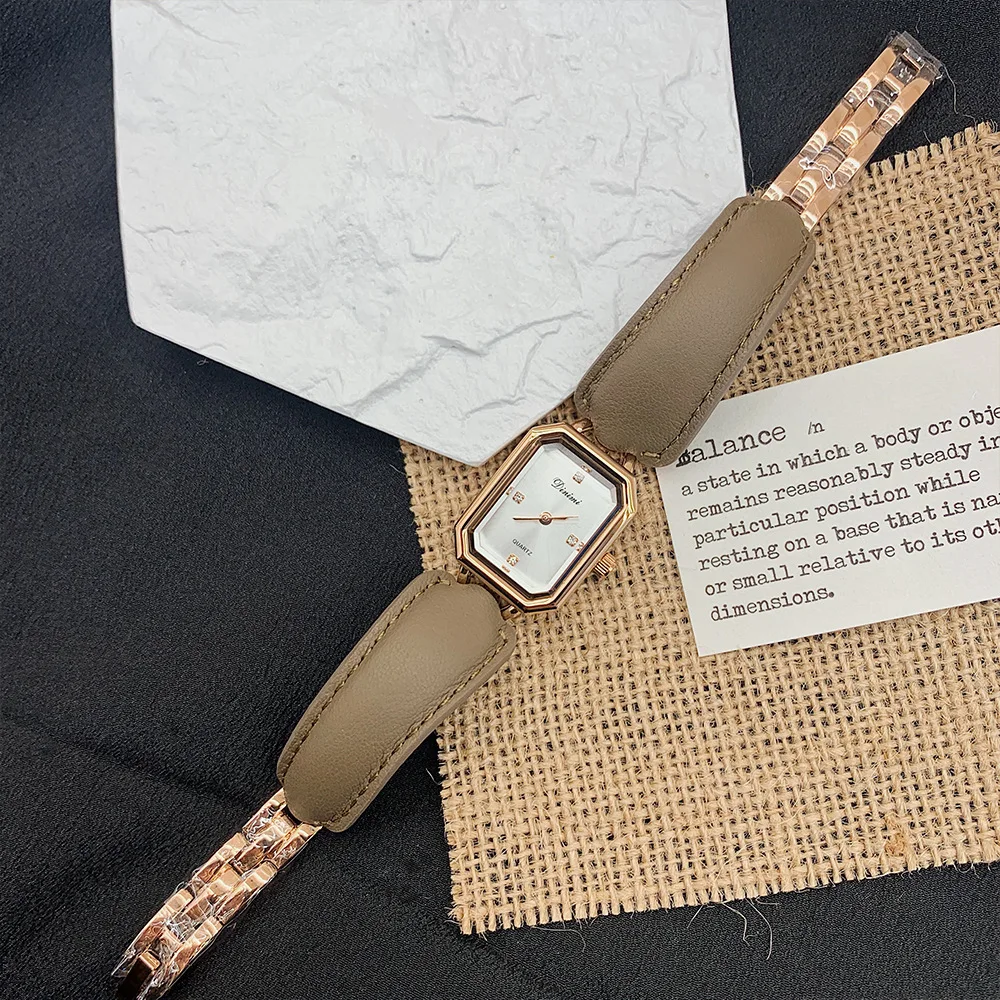 

Retro-style leather strap watch with square design,women's square bracelet, quartz watch, trendy women's watch from Xiaohongshu