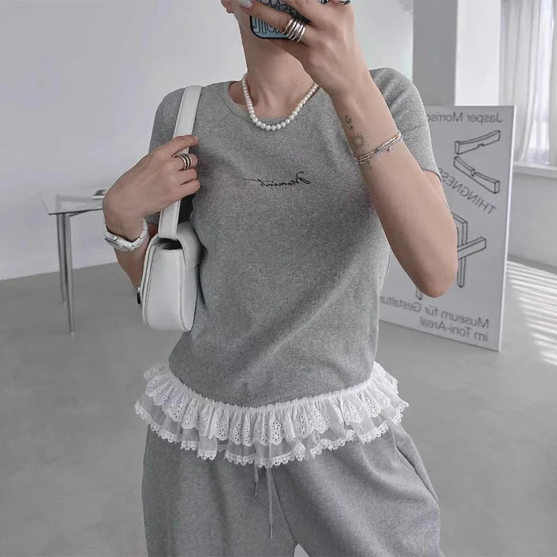 

Gagarich 2025 шикарная летняя новая нишевая дизайнерская кружевная лоскутная футболка с короткими рукавами и круглым вырезом с буквенным принтом для женщин, милая