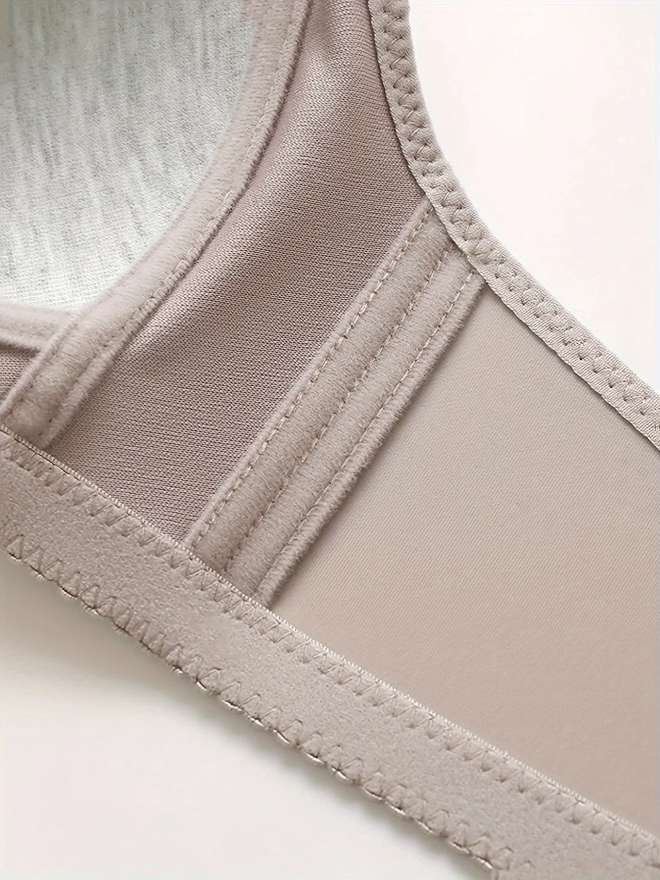 تتميز حمالة الصدر الأنيقة للسيدات الصيفية من JOYNCLEON بتصميم تشكيل ومضاد للترهل وناعم ورقيق وغير ملحوم للملابس الداخلية النسائية