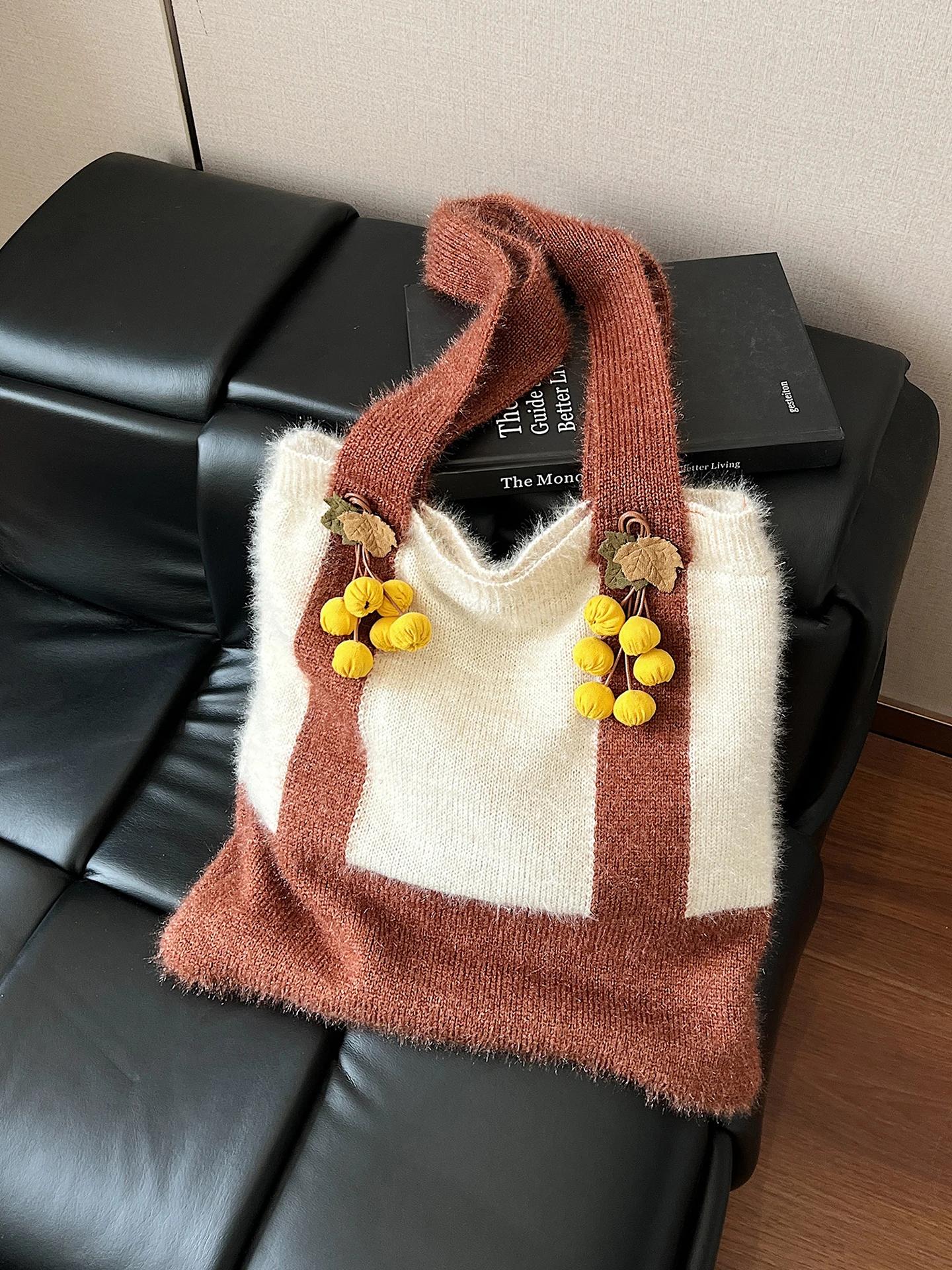 Color Blocking Knitted Bag For Women Fashionable Casual Shoulder Bag Large Capacity Commuting Tote Bag New Underarm Bag 2026
