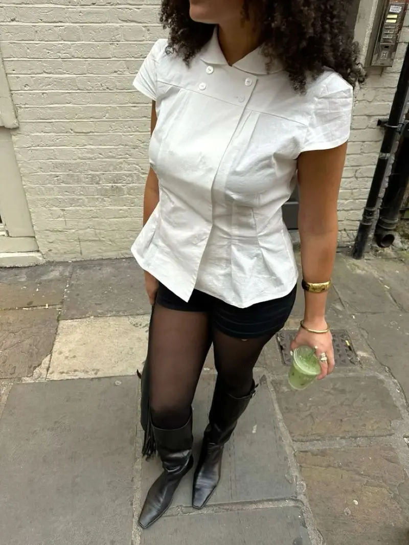 

Peachy Women's White Waist-Cinching Shirt for All Seasons, Vintage Style Slim-Fit Waist-Cinching Design, Retro Niche Design, Autumn and Winter Commuter Casual Top, Double Button Design