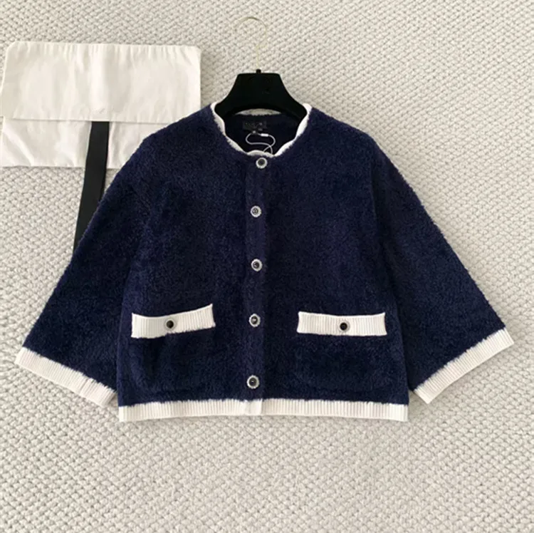 

Customized European-style women's clothing 2026 Winter new style Seven-quarter sleeve knitted sweater cardigan pants suit