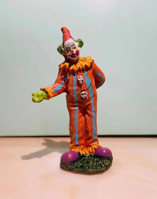 Resin figure mental psychological sand table game box court therapy  clown