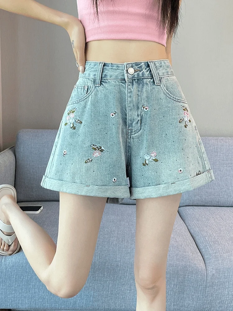 

High Waist Embroidered Denim Shorts Women's Summer 2024 New Style Slimming Retro Cuffed A-Line Wide Leg Hot Pants