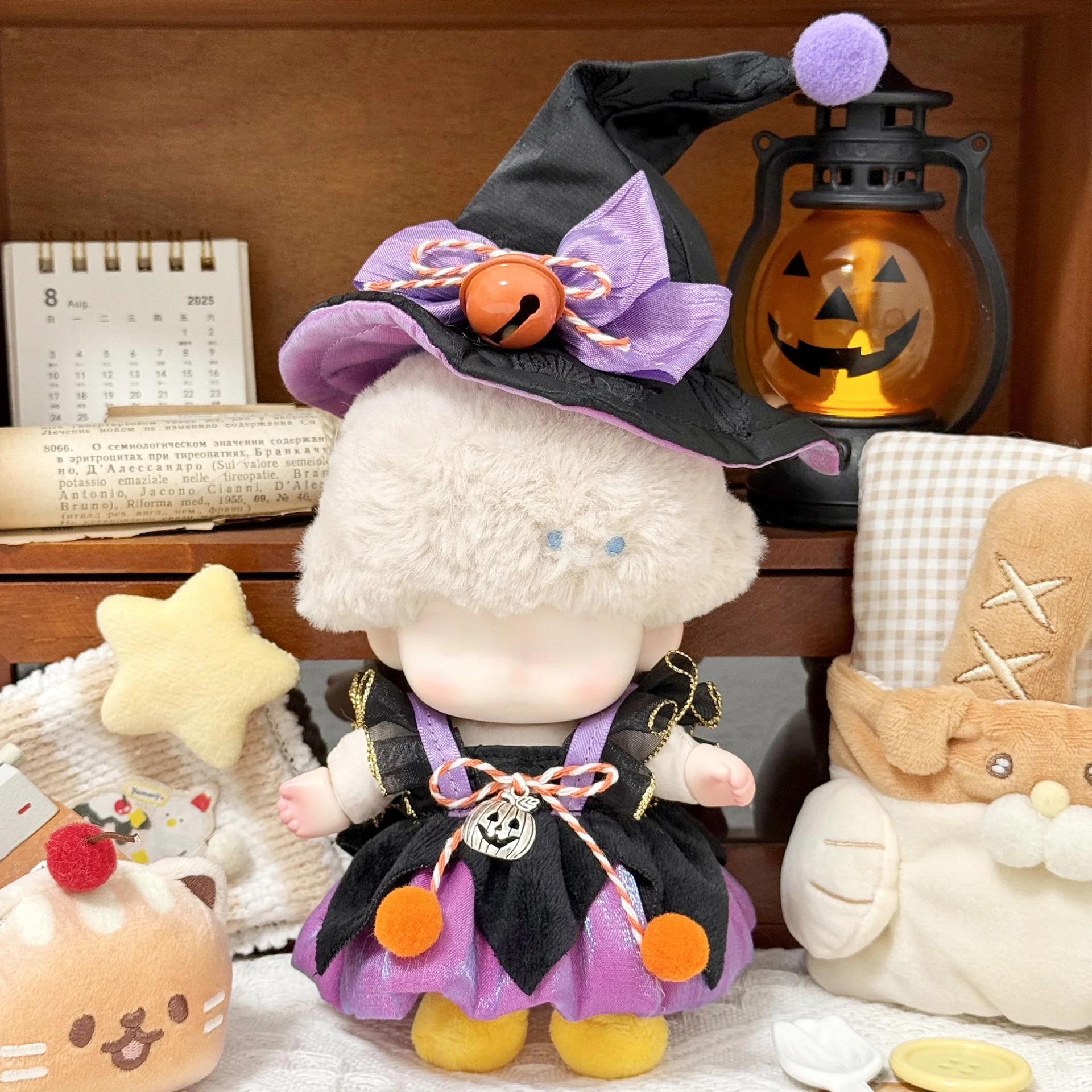 Costume da bambola piccola strega di Halloween Costume da bambola con scatola cieca da 17 cm Set da due pezzi con cappello magico della serie ad alta energia anteriore