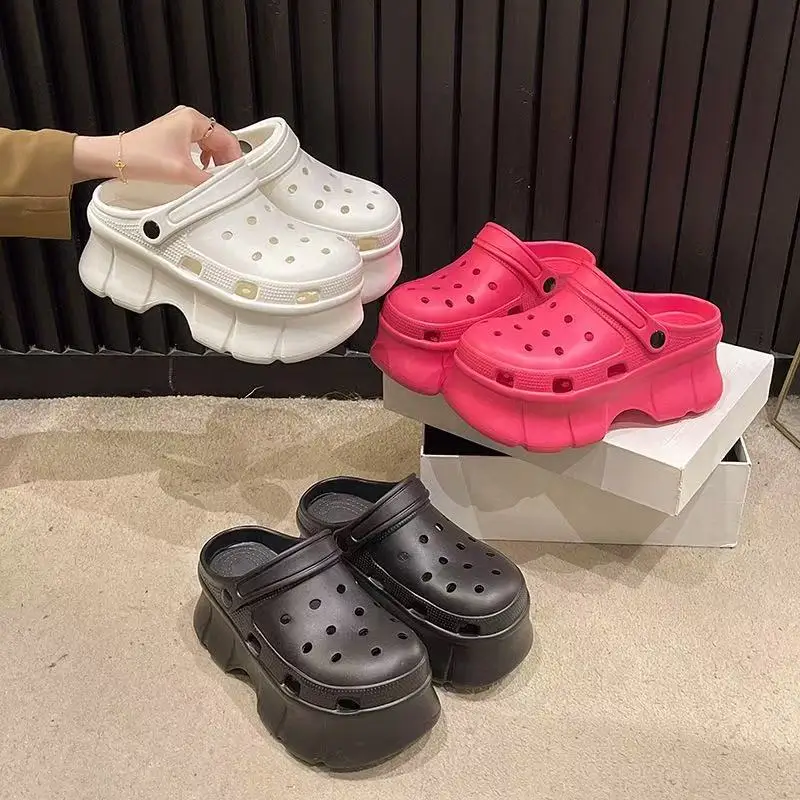 

2025 Fashion Women Slippers New Summer Slippers Outdoor Beach Slippers Classic Soft Men Garden Slippers Home Men Clogs Slippers