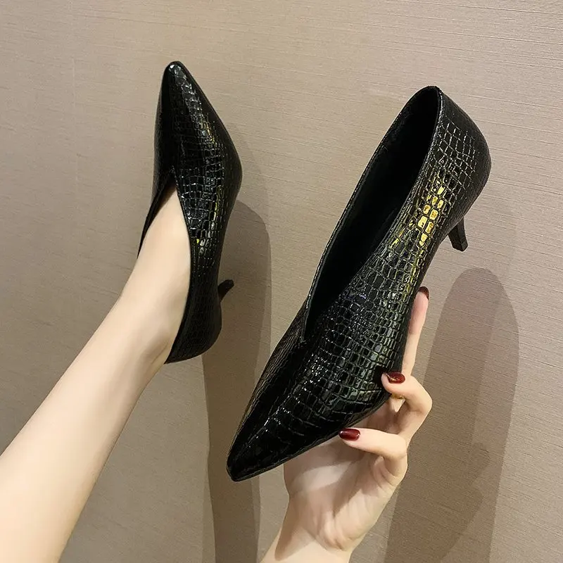 Single Shoes Women 2022 All-match Retro Women's Thick Heel Spring and Autumn New Pointed V Mouth Comfortable High Heels