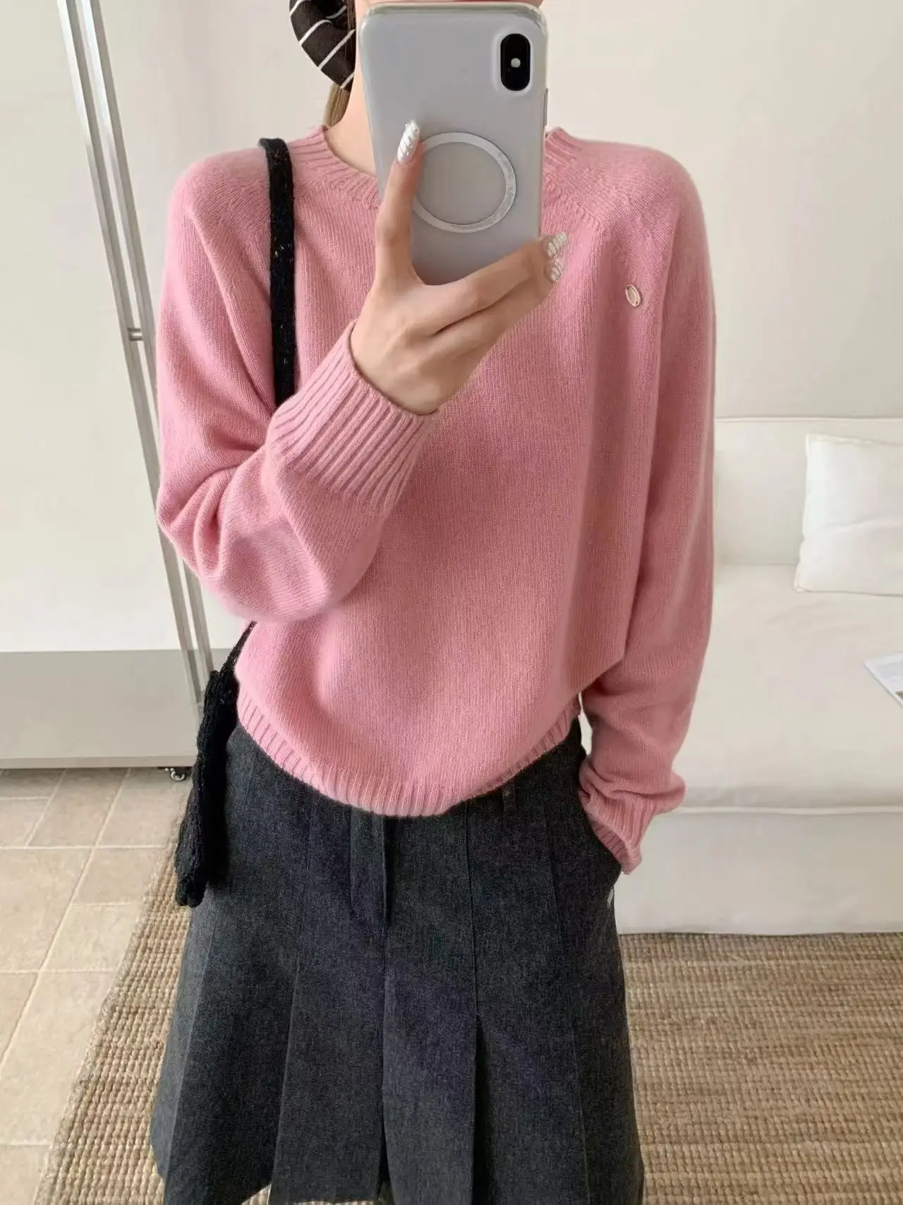 سترة صوفية على الطراز الكوري برقبة دائرية بلون سادة وقاعدة من الصوف المحبوك #3