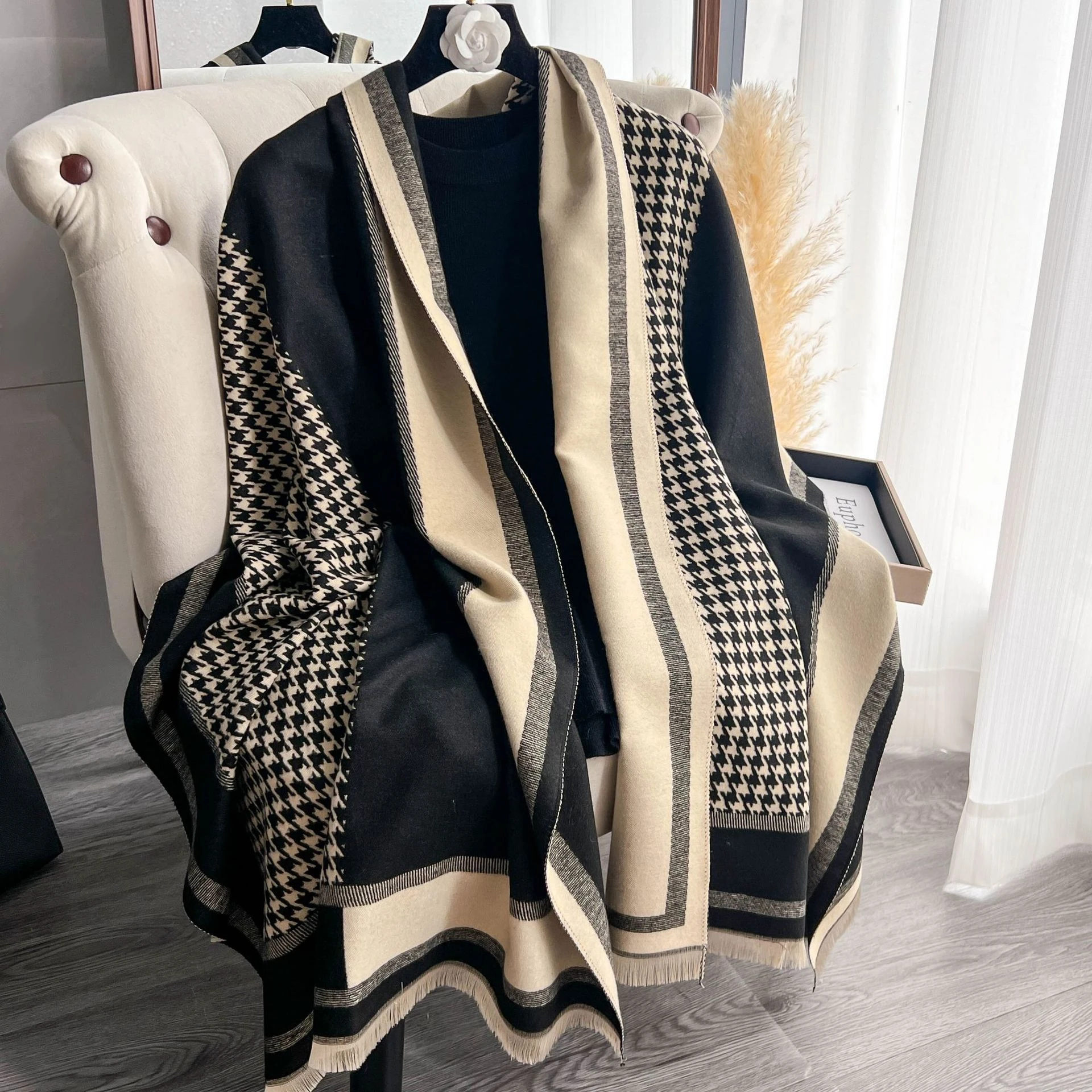 

Luxury Winter Cashmere Scarf Women 2025 Design Warm Pashmina Blanket Poncho Scarves Female Carriage Shawl Thick Foulard Bufanda