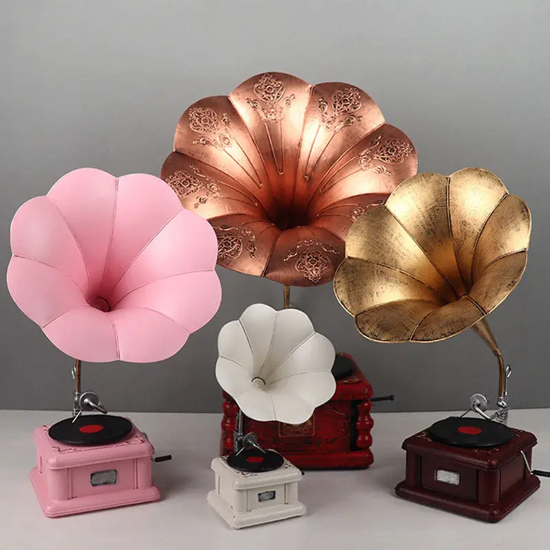 Vintage Phonograph Model, Retro Record Player Ornament Decor, Metal Gramophone Sculpture for Display Shelf Wine Cabinet